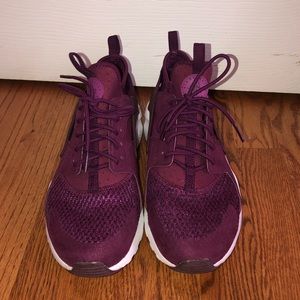 Nike Air Huaraches Maroon/Burgundy